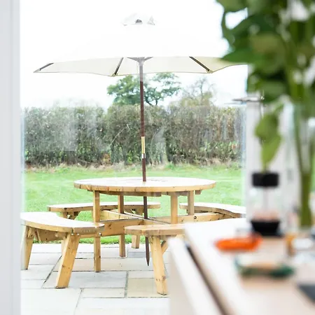 Oak Lodge Ashbourne  Exterior photo